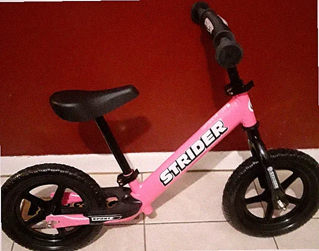 local CT pickup only STRIDER ST-4 BALANCE BIKE no pedals learn to ride hot pink