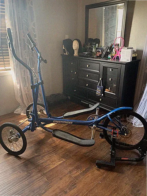StreetSrider 3i w/stand Elliptical training, in excellent condition. Used