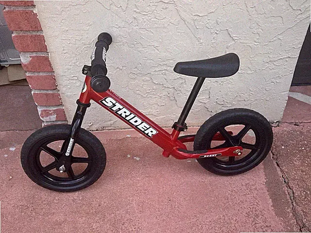 Strider 12 Classic Balance Bike - Red