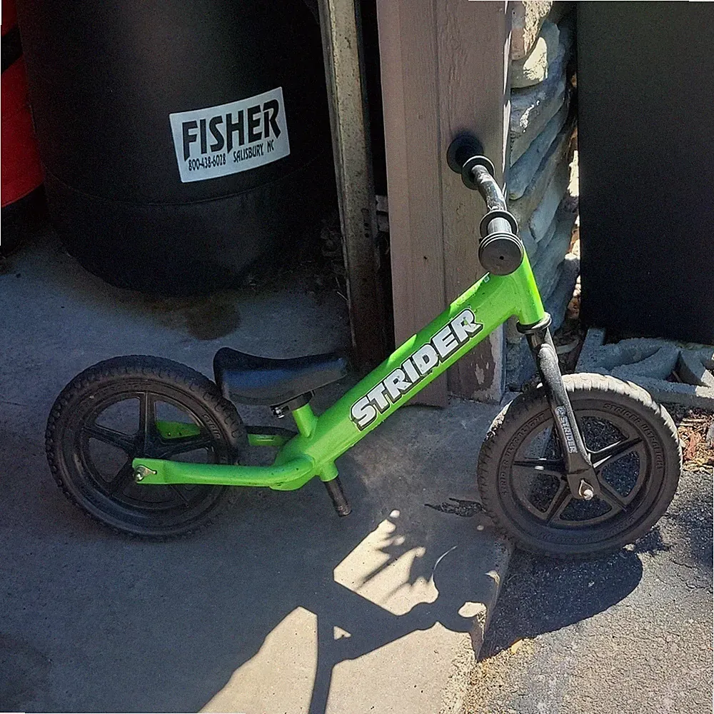 Strider 12 Sport 12in Balance Bike No Pedals Adjustable Seat Green/Black