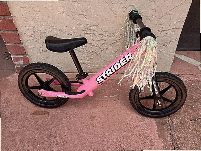 Strider Kids' 12" Classic Balance Bike Lightweight, Pink