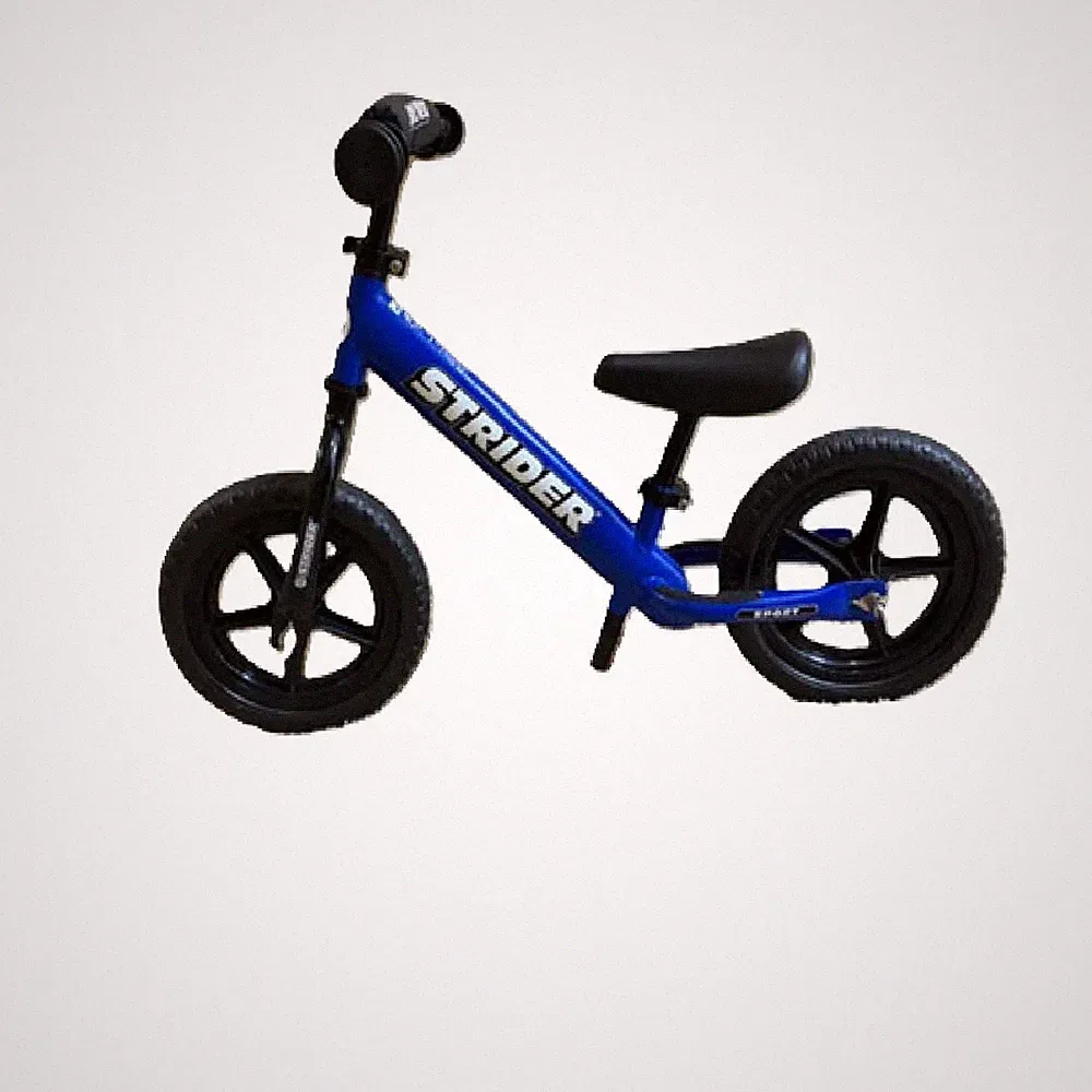 Strider Sport 12 Learn to Ride No Pedal Balance Bike for kids Blue BM1